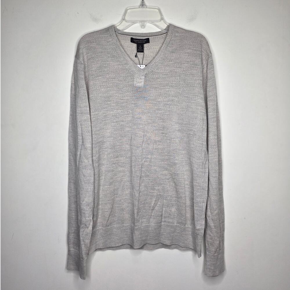 NWT Banana Republic light merino wool grey long sleeve v-neck sweater - small
